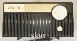 Vintage Radio Zenith Bakelite AM Tube 1965 Tango Model M504C
