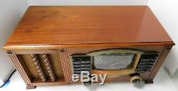 Vintage WWII 1941 Zenith Broadcast Radio. What A Beauty! Look