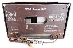 Vintage Wards Airline 6D12 Bakelite 6 Tube AM Radio in Good Working Order