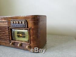 Vintage Wooden Antique Tube Radio ZENITH Model 6S527. Circa 1941 Turns on
