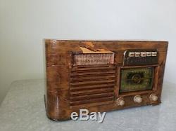 Vintage Wooden Antique Tube Radio ZENITH Model 6S527. Circa 1941 Turns on