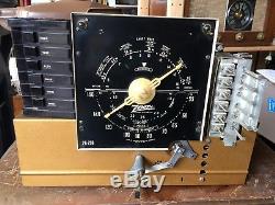 Vintage ZENITH 10S690 CHASSIS -with push buttons & small escutcheon