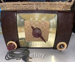 Vintage ZENITH Long Distance Radio Model H615Z Y-18709 Volts 117 AC\DC 60 Cycle