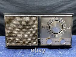 Vintage ZENITH M723 Tube AM/FM Radio. WORKS. S-64184