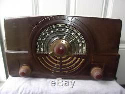 Vintage ZENITH Model 7H820UZ Tube RADIO Bakelite, 1950's, Serviced & Works, FM