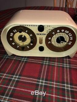 Vintage ZENITH OWL EYES Clock And Tube Radio works Great