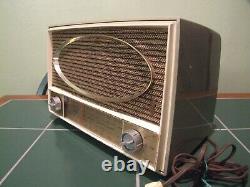 Vintage ZENITH Vacuum Tube 1951 era AM/FM Radio. New Tubes and Part Recapped