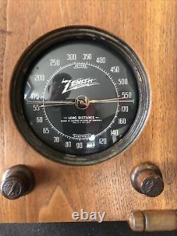 Vintage Zenith 5-R-210 table top tube radio/ powers up/tuning dial needs work