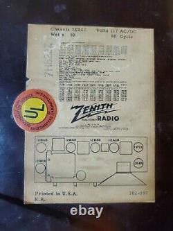 Vintage Zenith 7H921Z AMFM BAKELITE RADIO S-14549 powers up NR Complete original