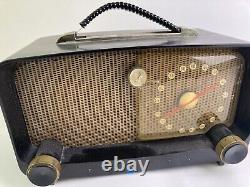 Vintage Zenith AM Bakelite Tube radio S14976 With Handle Works A3-10