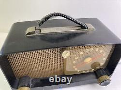 Vintage Zenith AM Bakelite Tube radio S14976 With Handle Works A3-10