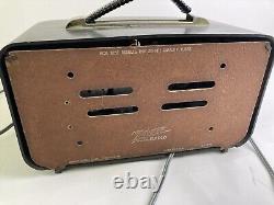 Vintage Zenith AM Bakelite Tube radio S14976 With Handle Works A3-10