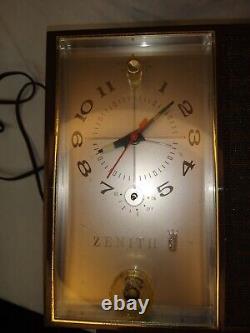 Vintage Zenith AM/FM Clock Radio Tube Model M729