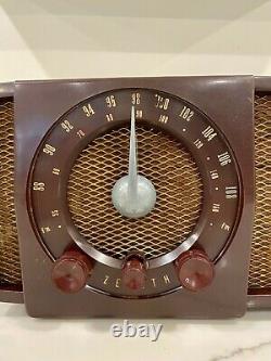 Vintage Zenith AM/FM Tube Radio No. S-17366 1950's