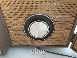Vintage Zenith AM/FM Tube Radio from the 1950's, Working