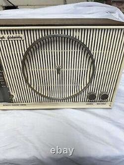 Vintage Zenith AM FM Tube Table Long Distance Radio Model X337