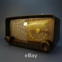 Vintage Zenith AM Tube type radio S14976 table top model