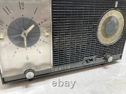 Vintage Zenith Am/Fm tube Radio Model S-54567