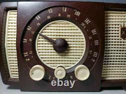 Vintage Zenith Am/Fm tube Radio Model Y723 working nice radio solid