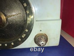 Vintage Zenith Bakelite AM/FM Radio Model A825 For Parts/ Repair/Display