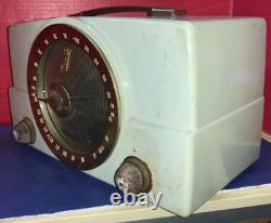 Vintage Zenith Bakelite AM/FM Radio Model A825 For Parts/ Repair/Display