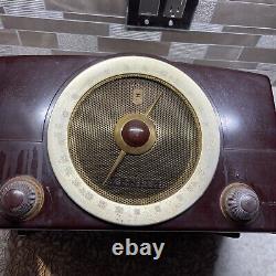 Vintage Zenith Bakelite AM/FM Radio Model T825 Very good shape but needs repair