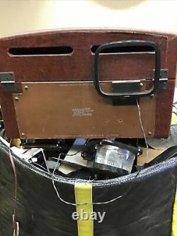 Vintage Zenith Bakelite COBRA-MATIC Strobescopic Tube Radio Phonograph (PR)
