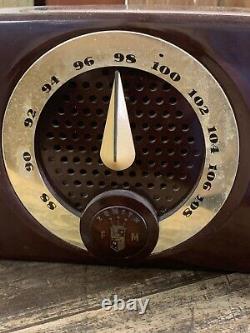 Vintage Zenith Bakelite Table Radio 7H918 FM Armstrong System Working (8D)