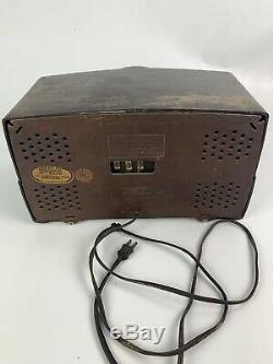 Vintage Zenith Bakelite Tone Register Radio Model 7H820