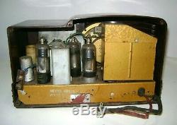 Vintage Zenith Bakelite Tube AM Radio Model 4B515 (1941)