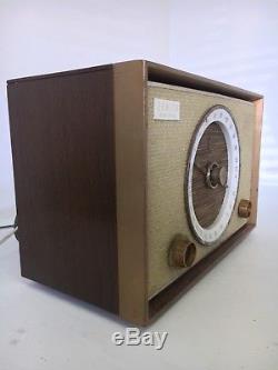 Vintage Zenith C835 AM/FM Tube Wood Cabinet Table Antique Radio