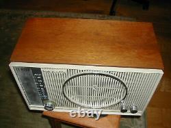 Vintage Zenith C845 High Fidelity AM/FM Table Top Tube Radio