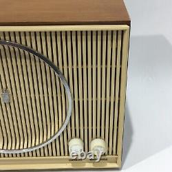 Vintage Zenith C845 High Fidelity AM/FM Table Top Tube Radio