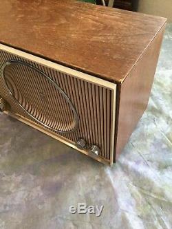 Vintage Zenith C845 High Fidelity AM/FM Table Top Tube Radio Works/Sounds Great