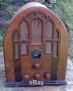 Vintage Zenith Catherdral Model 805 Tube Radio for Parts or Restoration