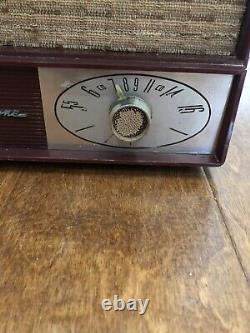 Vintage Zenith Consoltone Radio Model #XD50R Burgundy Bakelite Case 1960's