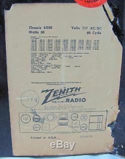 Vintage Zenith H-615 Bakelite Tube AM Radio in Good Working Order