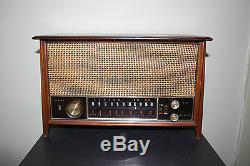 Vintage Zenith K731 AM/FM Long Distance Tube Table Radio