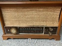 Vintage Zenith K731 Vacuum Tube Radio in Excellent Working Condition -35 Watts
