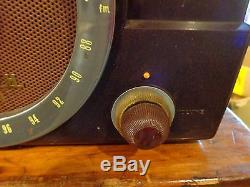 Vintage Zenith K Series Model Walnut H725 Bakelite AM & FM Tube Radio