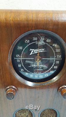 Vintage Zenith Long Distance Radio Table Top Model