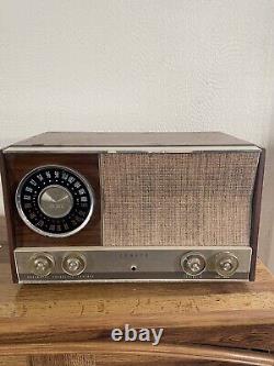 Vintage Zenith MJ1035 Tube Radio