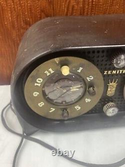 Vintage Zenith Model 5G03 G-516 Owl Eye Tube Radio Bakelite Art