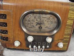 Vintage Zenith Model 5S319 Racetrack Dial Working 1939 Wood, 2 chips on knobs