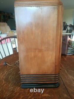 Vintage Zenith Model 5-S-127 Tombstone Radio Looks Great Perfect for Restoration
