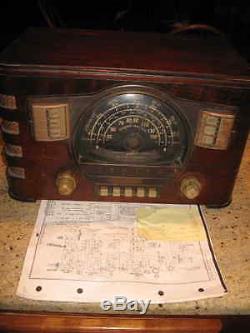 Vintage Zenith Model 7S529, 7-S-529 tube radio