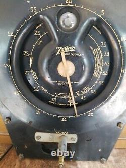 Vintage Zenith Model 9-S-367 Zephyr Radio Chassis with Shutter Robot Dial Working