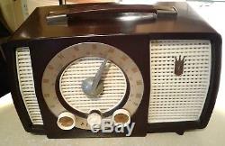 Vintage Zenith Model H723Z AM/FM Bakelite Tube Radio Maroon 1950s Make An Offer