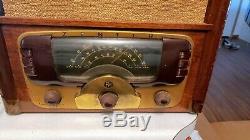 Vintage Zenith Tombstone Radio Model 8H832 Table Top Wood Radio