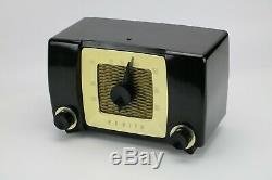 Vintage Zenith Tube Radio Model H615Z Bakelite Cabinet 1951 Mid Century Modern